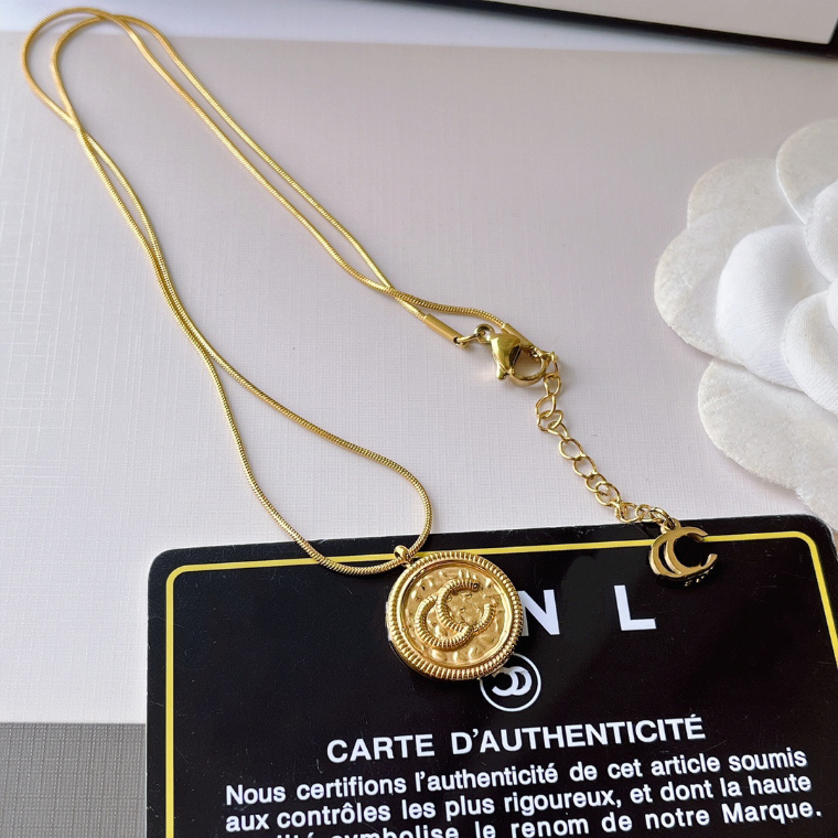 Popular Luxury Pattern Design Necklace Delicate Fashion Pendant Necklace Style Women's Accessories Selected 18k Gold Plated Long Chain Designer Jewelry
Popular Luxury Pattern Design Necklace Delicate Fashion Pendant Necklace Style Women's Accessories Selected 18k Gold Plated Long Chain Designer Jewelry