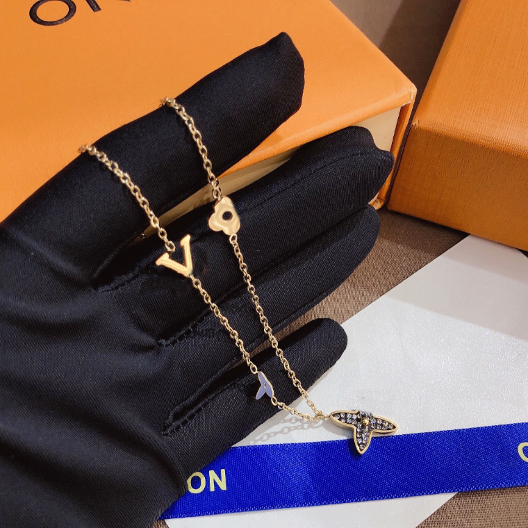 Square Flower Diamond Pendant Necklace Exquisite Luxury Jewelry Necklace 18k Gold-plated Long Chain Fashionable Popular Brand Gifts Lovers Friends
Square Flower Diamond Pendant Necklace Exquisite Luxury Jewelry Necklace 18k Gold-plated Long Chain Fashionable Popular Brand Gifts Lovers Friends