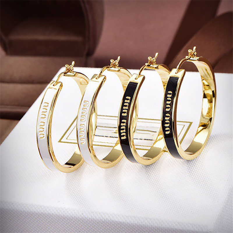 Shining Gold Letters Ear Stud Large Arc Charm for Women Minute Surface Reflection Eardrop with Box
Shining Gold Letters Ear Stud Large Arc Charm for Women Minute Surface Reflection Eardrop with Box