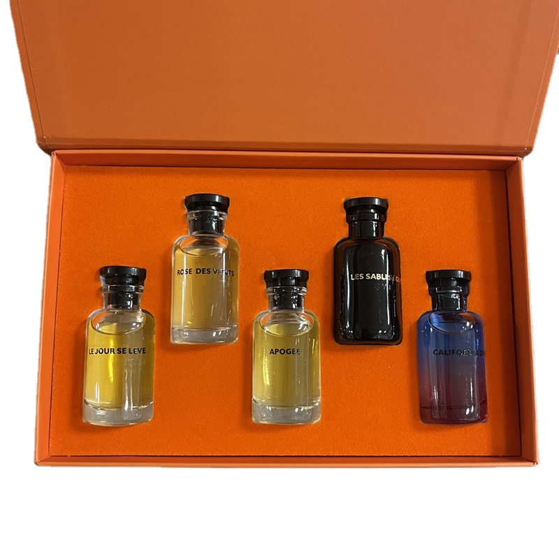 woman perfume set women 10ml 5-piece fragrance sprays with bag for gift floral notes charming sweet smell and fast postage
woman perfume set women 10ml 5-piece fragrance sprays with bag for gift floral notes charming sweet smell and fast postage