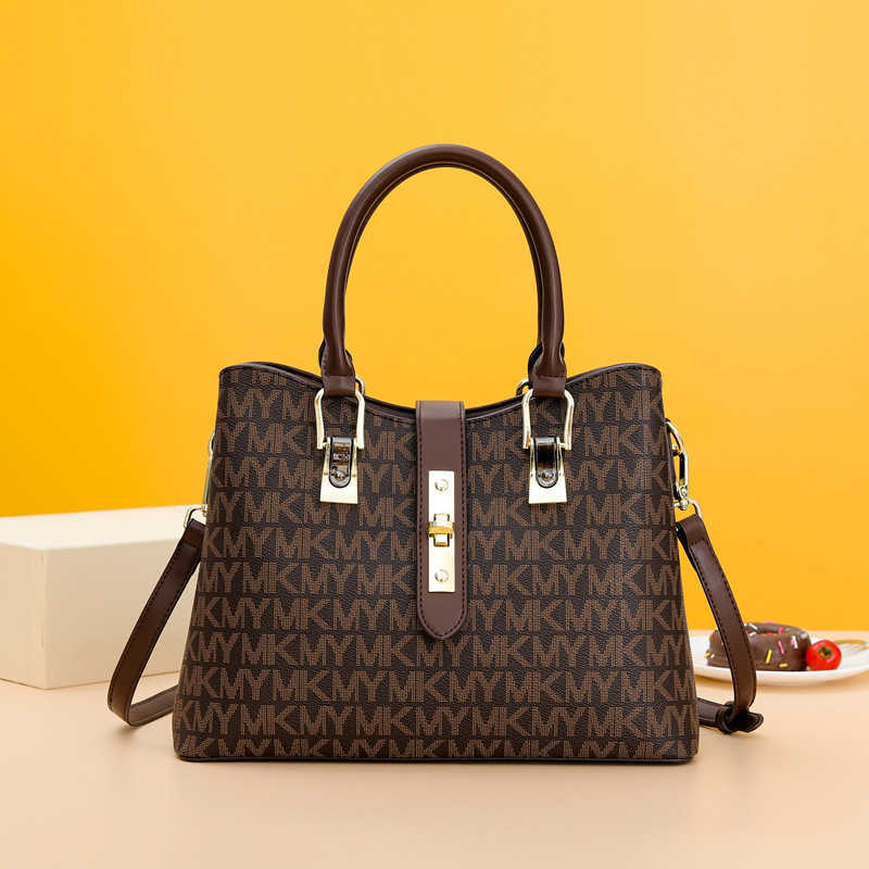 Autumn and Winter 2023 New Fashion Women's Bag Shoulder Bag Fashion Commuter Versatile Simple Crossbody Bag Handbag, Brown6
Autumn and Winter 2023 New Fashion Women's Bag Shoulder Bag Fashion Commuter Versatile Simple Crossbody Bag Handbag, Brown6