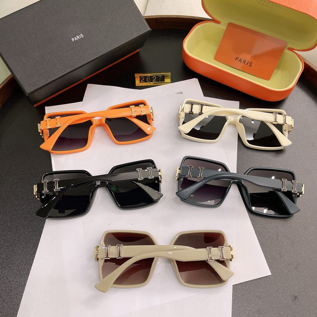 Designer Sunglasses For Women and Men Fashion Model Special UV 400 Protection Letters Leg Double Beam Big Frame Outdoor Brands Design Alloy Diamond Sunglasses 2627
Designer Sunglasses For Women and Men Fashion Model Special UV 400 Protection Letters Leg Double Beam Big Frame Outdoor Brands Design Alloy Diamond Sunglasses 2627