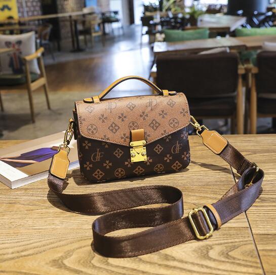 2023 luxurys designers crossbody bag Women handbag messenger bags oxidizing leather elegant shoulder bags Purse Crossbody bags M44875 M41487, Yellow
2023 luxurys designers crossbody bag Women handbag messenger bags oxidizing leather elegant shoulder bags Purse Crossbody bags M44875 M41487, Yellow