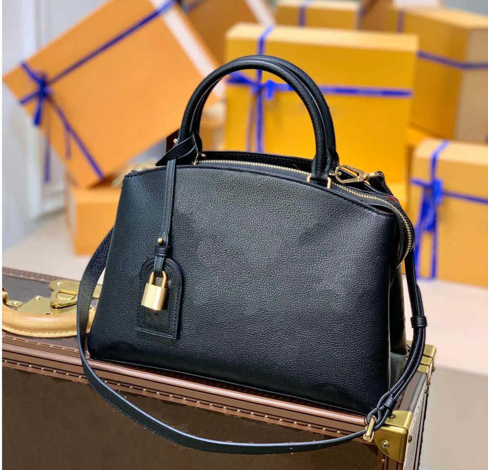 Evening Bags wang bag Genuine Leather Bags Women Fashion Embossing Handbags Shoulder Messenger Bags PETIT PALAIS Tote GRAND PALAIS Satchel M58916, 6-embossed all black
Evening Bags wang bag Genuine Leather Bags Women Fashion Embossing Handbags Shoulder Messenger Bags PETIT PALAIS Tote GRAND PALAIS Satchel M58916, 6-embossed all black