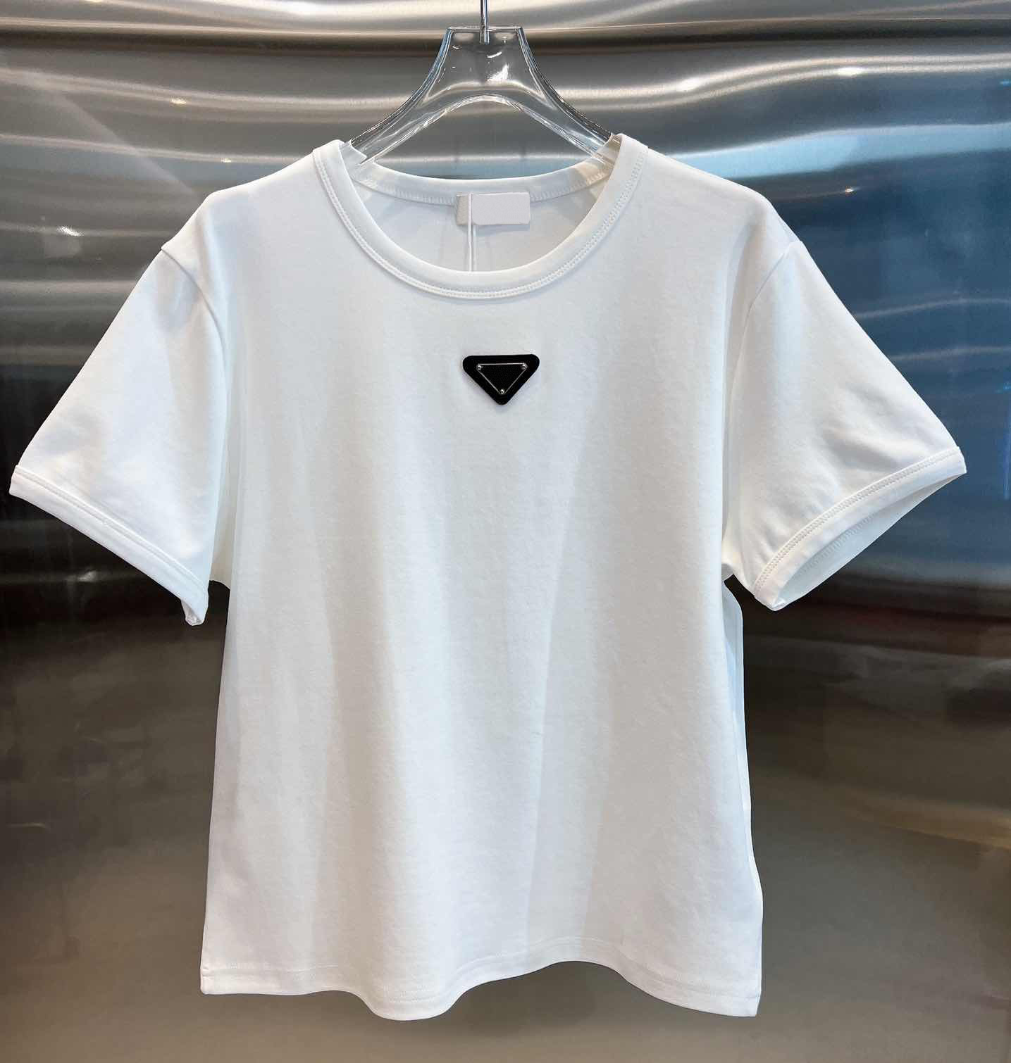 Designer Tshirt Summer Women' T-shirt Fashion Round Neck Breathable Short Sleeve Classic Inverted Triangle Sweatshirt Black White -L
Designer Tshirt Summer Women' T-shirt Fashion Round Neck Breathable Short Sleeve Classic Inverted Triangle Sweatshirt Black White -L