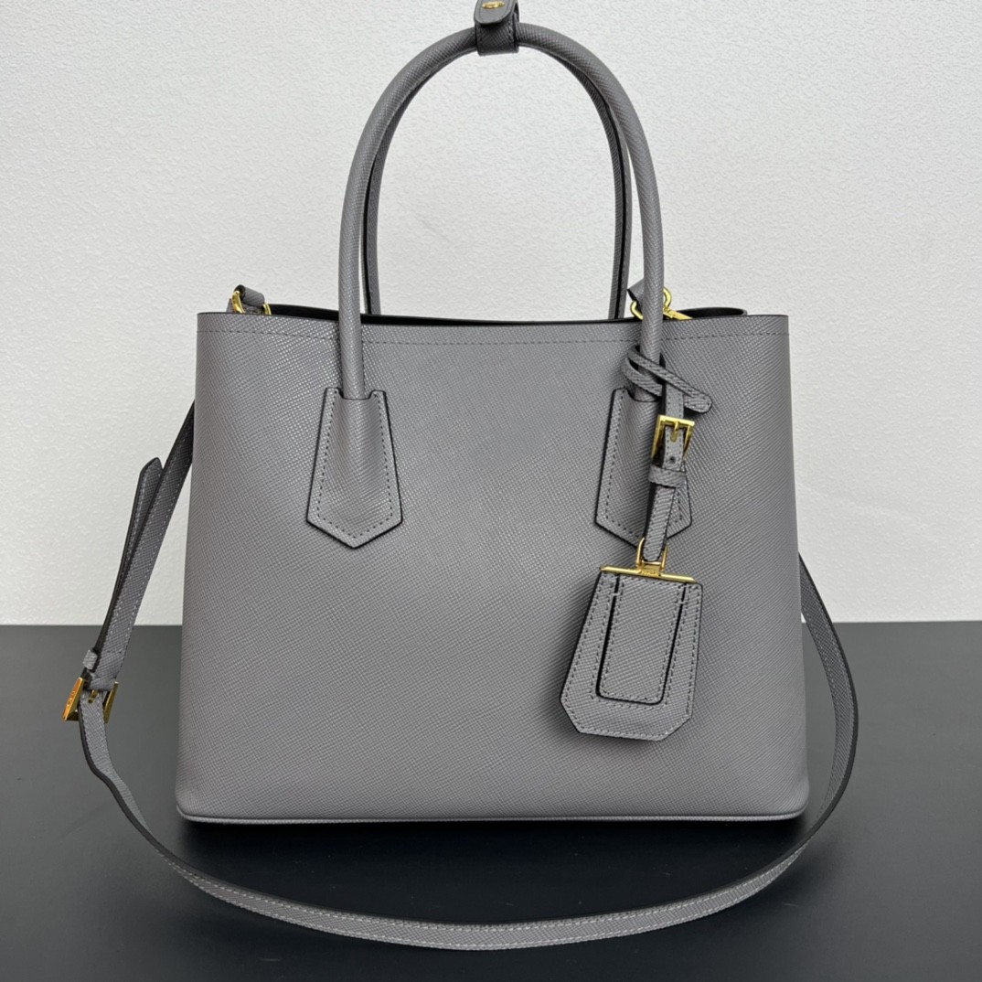 Women shopping bag DoubIe bag cowhide One Shoulder bag Commuter handbag double sandwich front design Golden Triangle large capacity Tote bag
Women shopping bag DoubIe bag cowhide One Shoulder bag Commuter handbag double sandwich front design Golden Triangle large capacity Tote bag