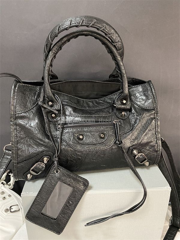 Vintage 2023 Women Totes Bag Le Cagole Motorcycle shoulder Bags luxury Designers Genuine leather crossbody clutch wallet purse Pochette Retro Top Quality, Package
Vintage 2023 Women Totes Bag Le Cagole Motorcycle shoulder Bags luxury Designers Genuine leather crossbody clutch wallet purse Pochette Retro Top Quality, Package