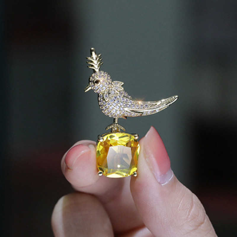 Pins Brooches Exquisite High-grade Female Brooch Bird on e Crystal Stone Pin Anti Slip Cardigan Suit Bule Temperament Brooch TrendL230315
