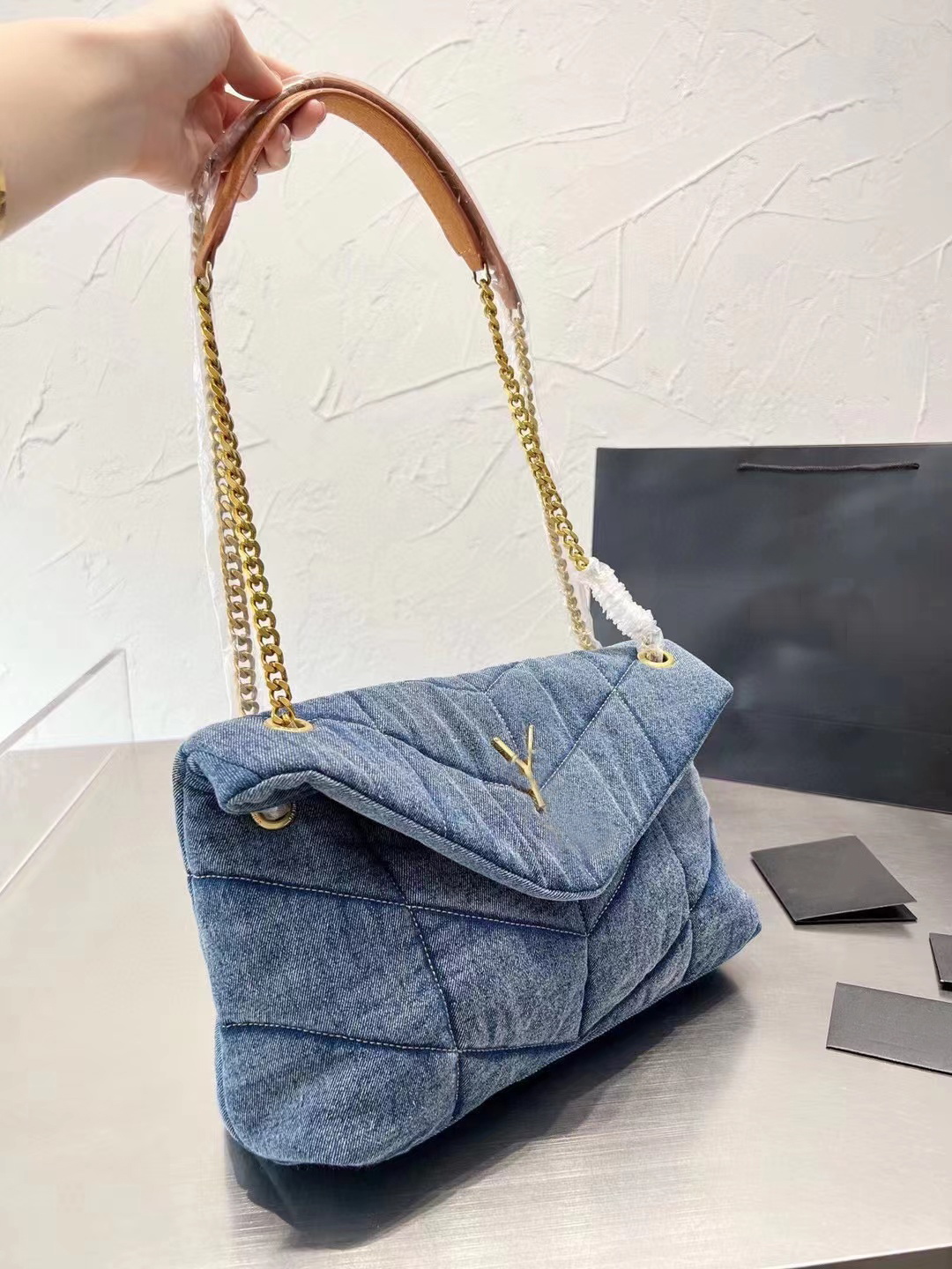 Designer Bags cowboy Puffer bag tote bag Handbags Classic Shoulder Bags lady silver gold chains cross body Genuine leather, Black with silver chain
Designer Bags cowboy Puffer bag tote bag Handbags Classic Shoulder Bags lady silver gold chains cross body Genuine leather, Black with silver chain