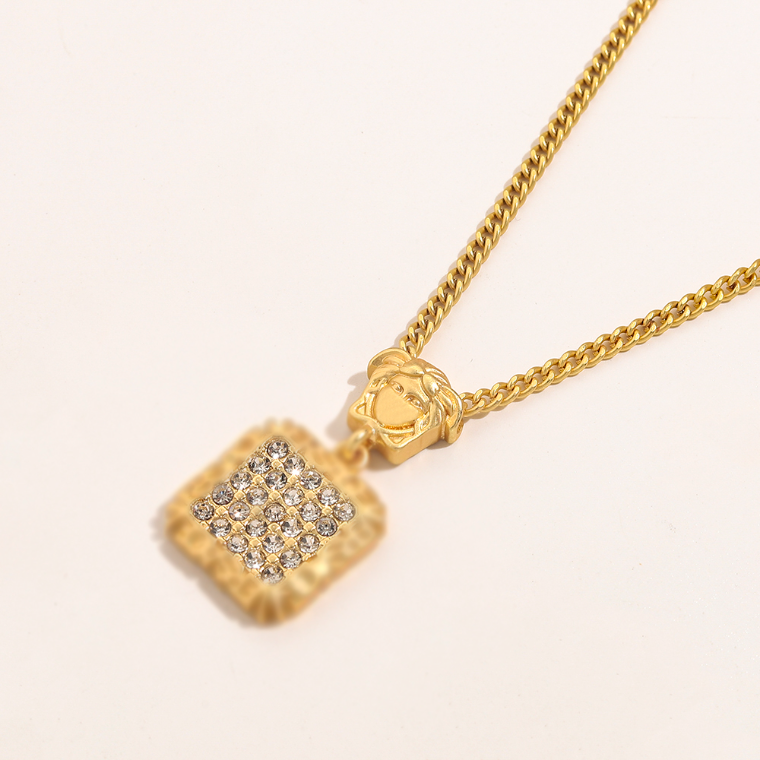 Fashion Women 18K Gold Necklaces Stainless Steel Necklace Designer Necklaces Choker Letter Pendant Chain Crystal Wedding Jewelry Gift ZG1561
Fashion Women 18K Gold Necklaces Stainless Steel Necklace Designer Necklaces Choker Letter Pendant Chain Crystal Wedding Jewelry Gift ZG1561
