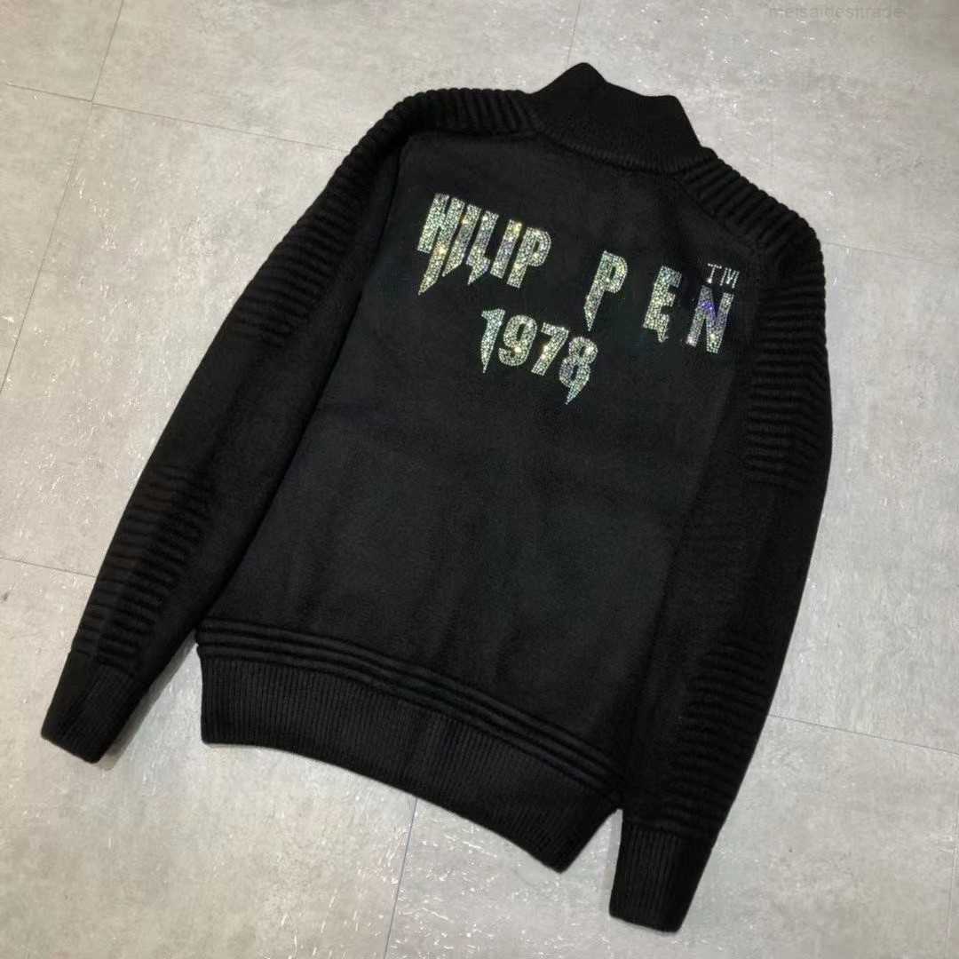 Luxury Philippuep lein Philippuepe Planan Men's Sweater Diamond Letter Stand Neck Zipper Casual Thickened Warm Pp Knit Men Desigers UIGM, Black
Luxury Philippuep lein Philippuepe Planan Men's Sweater Diamond Letter Stand Neck Zipper Casual Thickened Warm Pp Knit Men Desigers UIGM, Black