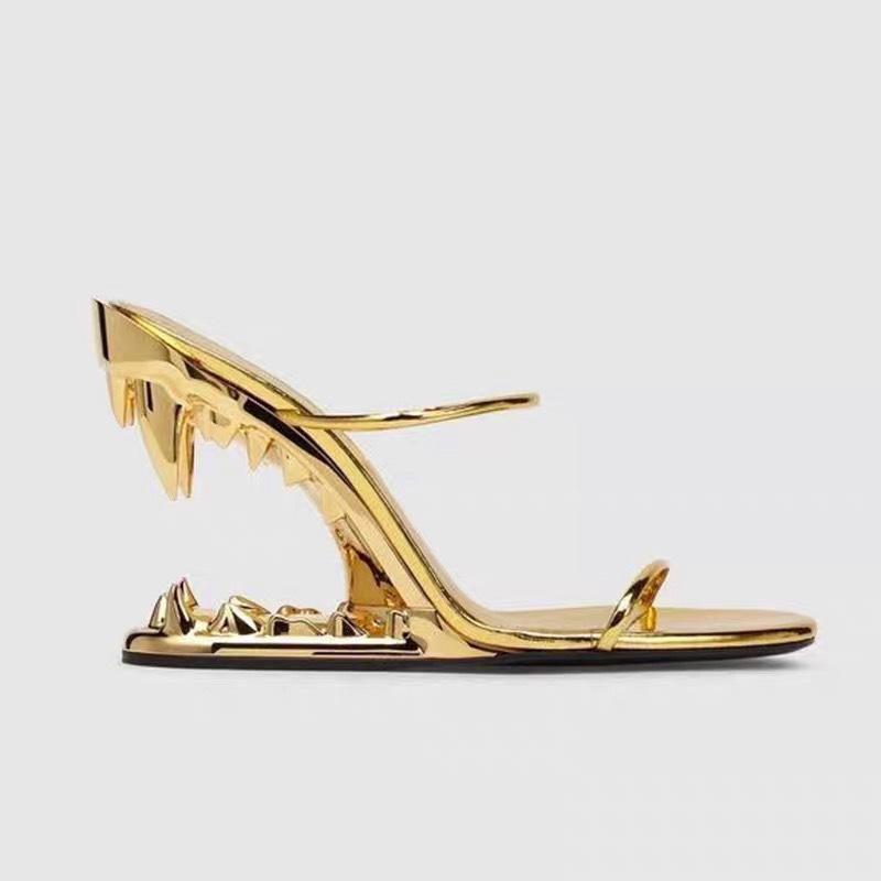 Metal High-heeled Sandals Hollowed-out Fangs Profiled Heels Open-toe Sandals Large Size Flip Flops, Gold flat belt
Metal High-heeled Sandals Hollowed-out Fangs Profiled Heels Open-toe Sandals Large Size Flip Flops, Gold flat belt