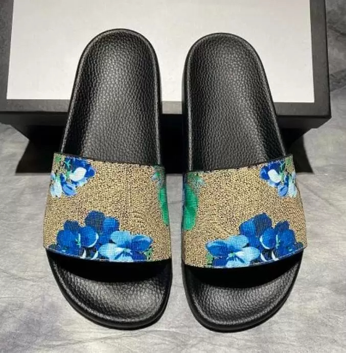 Luxury Designer Flat Slippers Women's Leather Sandals Summer Sandals Fashion Men's Beach Indoor Pearl Red Green Print Couple Film Slippers Size 35-46, Flesh
Luxury Designer Flat Slippers Women's Leather Sandals Summer Sandals Fashion Men's Beach Indoor Pearl Red Green Print Couple Film Slippers Size 35-46, Flesh