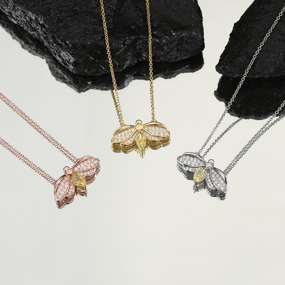 18k gold silver Diamond Bee animal Designer Pendant Necklaces Luxury Classic Necklace for men Women girls Mother Wedding Party Jewerlry Accessories gifts girl
18k gold silver Diamond Bee animal Designer Pendant Necklaces Luxury Classic Necklace for men Women girls Mother Wedding Party Jewerlry Accessories gifts girl