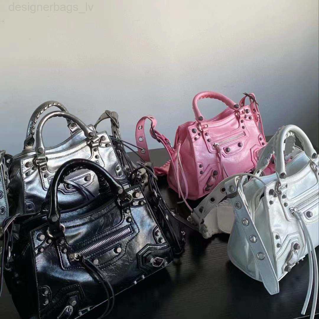 B bag le cagole motorcycle Red Little Book Same Net-red High Beauty Locomotive Handheld Versatile Dark Locomotive Rivet One-shoulder Straddle Large Bag Girl, Black
B bag le cagole motorcycle Red Little Book Same Net-red High Beauty Locomotive Handheld Versatile Dark Locomotive Rivet One-shoulder Straddle Large Bag Girl, Black