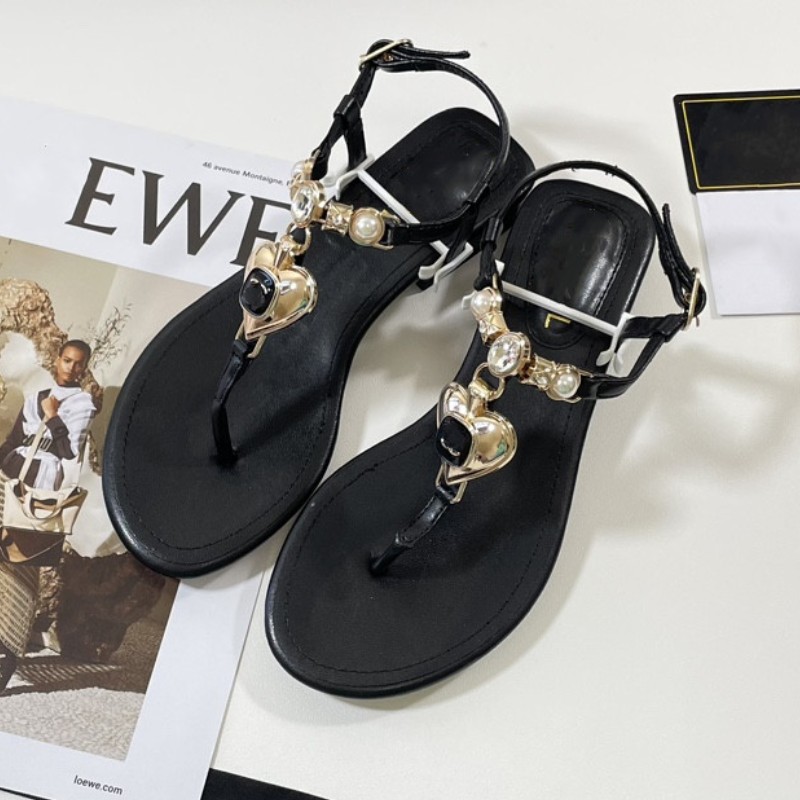 Paris thong sandal Women Slippers diamond pearl T strap LOGO slingbacks interlocking letters C slides sandals waterfront slip on mule summer beach shoes sliders, Chlx3094
Paris thong sandal Women Slippers diamond pearl T strap LOGO slingbacks interlocking letters C slides sandals waterfront slip on mule summer beach shoes sliders, Chlx3094