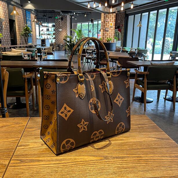 Luxurys Designer the tote bag Totes MM bag handbags M45321 Evening Bags wallet Purse Crossbody bag, Coffee/brown
Luxurys Designer the tote bag Totes MM bag handbags M45321 Evening Bags wallet Purse Crossbody bag, Coffee/brown