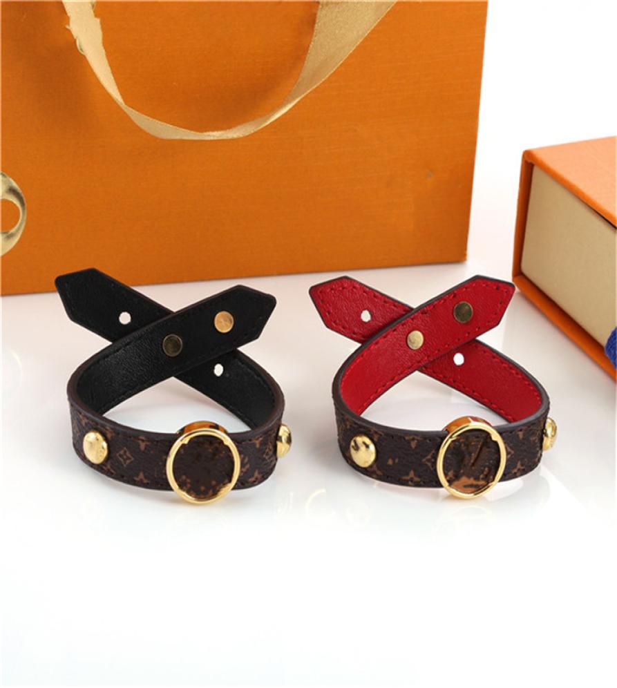 Bangle Luxury Jewelry Feminine Leather Designer Bracelets Heart Brand logo high end elegant fashion bracelet with a four eaf motif8480053
Bangle Luxury Jewelry Feminine Leather Designer Bracelets Heart Brand logo high end elegant fashion bracelet with a four eaf motif8480053