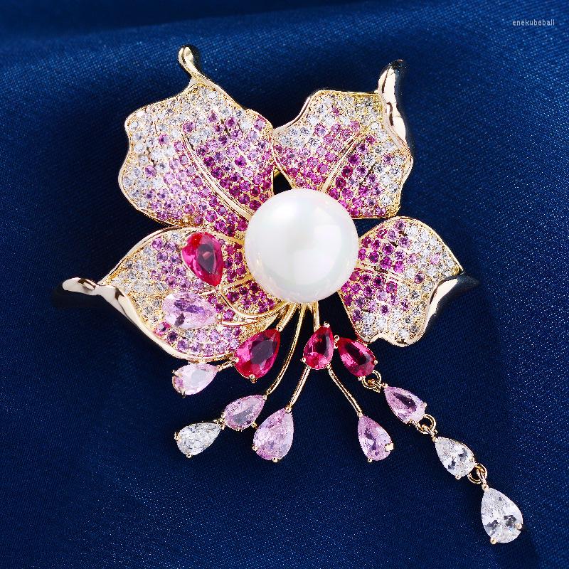 Brooches Beautiful Pearl Flower For Women 2023 Korean Shine Cubic Zirconia Tassel Brooch Pin Jewelry Broche Femme Bijoux De Luxe
Brooches Beautiful Pearl Flower For Women 2023 Korean Shine Cubic Zirconia Tassel Brooch Pin Jewelry Broche Femme Bijoux De Luxe