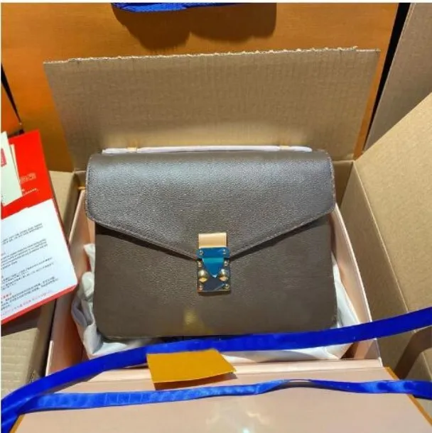 Luxury Designers Embossing flower bag Women Handbag Messenger Genuine Leather Elegant Womens Shoulder Crossbody Bags M40780 M41465, Red
Luxury Designers Embossing flower bag Women Handbag Messenger Genuine Leather Elegant Womens Shoulder Crossbody Bags M40780 M41465, Red