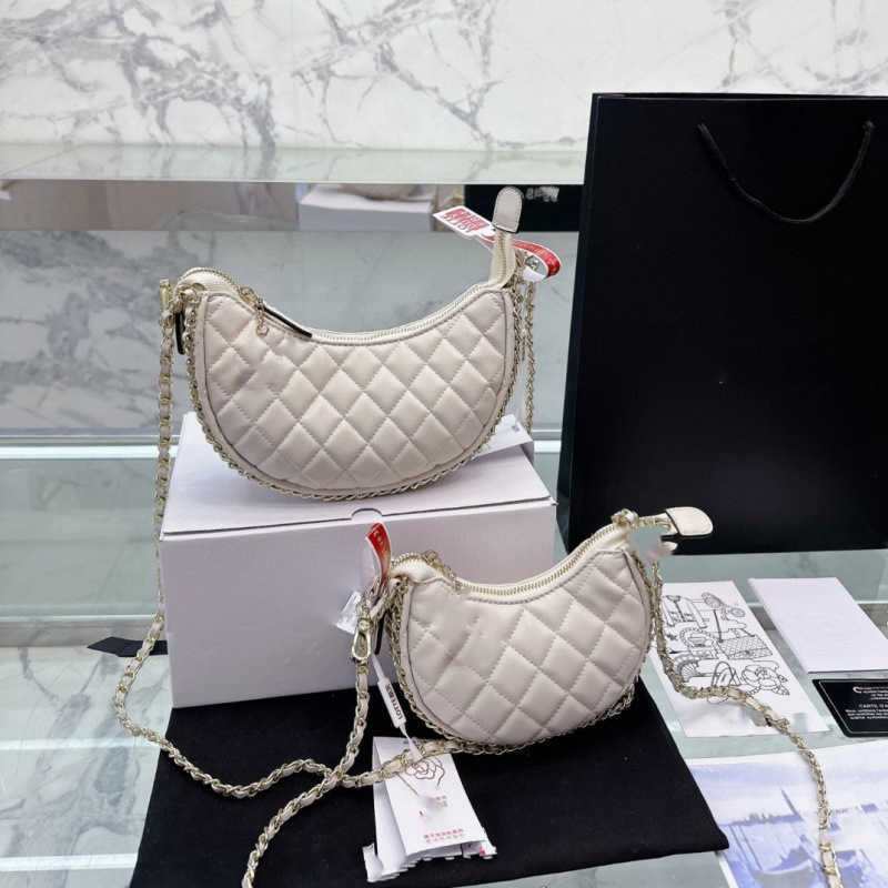 2023 new leisure small fragrant sheepskin crescent bag rhombus chain bag leather pea cross shoulder bag for women, Green large size
2023 new leisure small fragrant sheepskin crescent bag rhombus chain bag leather pea cross shoulder bag for women, Green large size