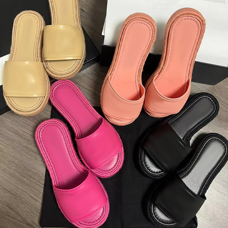 Luxurious Womens Flat Slipper Cross Slippers Wood Sandals Letter Classics Designer Slides Sandals Roman Fashion Summer Girls Sandale Outdoor Shoes
Luxurious Womens Flat Slipper Cross Slippers Wood Sandals Letter Classics Designer Slides Sandals Roman Fashion Summer Girls Sandale Outdoor Shoes