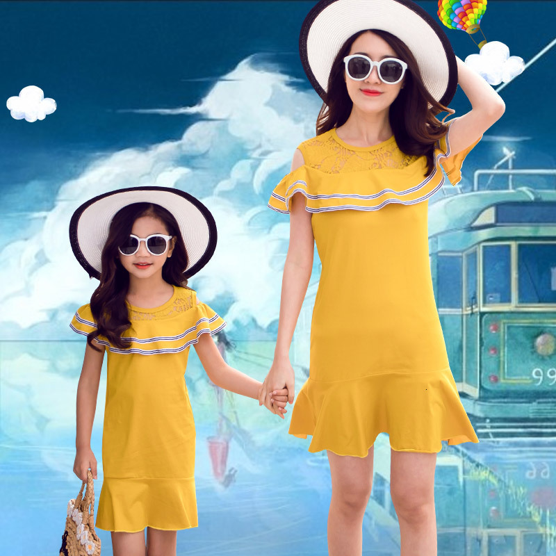 Family Matching Outfits Family Matching Clothes Summer Mum Daughter Yellow Dress Mommy and Me Clothes Matching Family Outfits Kids Girl Dresses 230316
