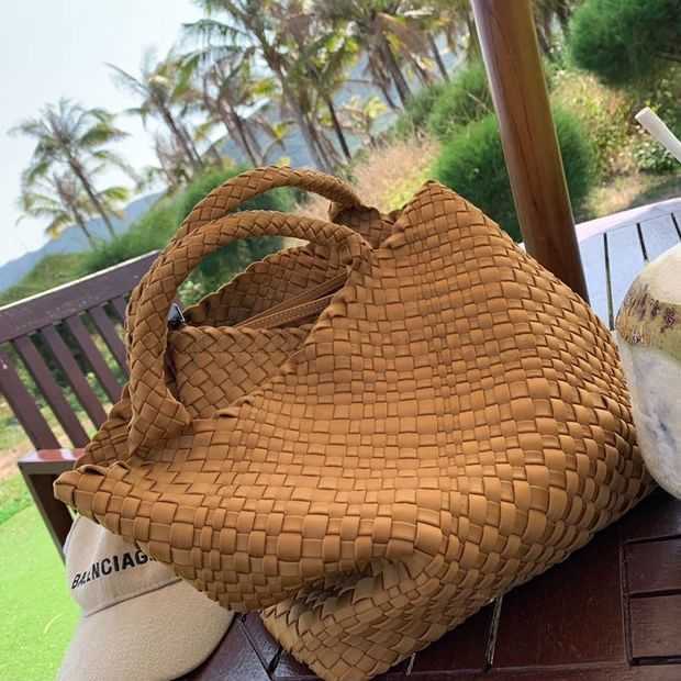 Designer Bottegas Bags Venetas Jodies oil wax pillow Jodie Han fengins retro straw bag large capacity woven Tote Bag Shoulder Handbag holiday wind Beach, Brown
Designer Bottegas Bags Venetas Jodies oil wax pillow Jodie Han fengins retro straw bag large capacity woven Tote Bag Shoulder Handbag holiday wind Beach, Brown