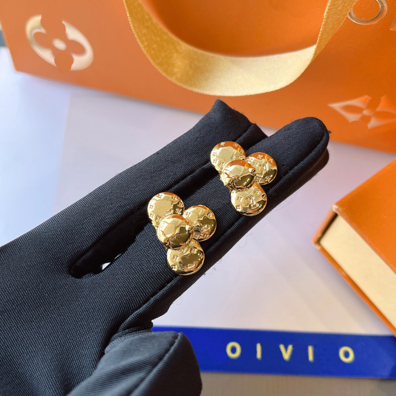 Popular Charm Luxury Jewelry Earring Delicate Design Earrings European And American Fashion Brand Accessories Selected Female Gifts 18k Gold-plated Designer
Popular Charm Luxury Jewelry Earring Delicate Design Earrings European And American Fashion Brand Accessories Selected Female Gifts 18k Gold-plated Designer