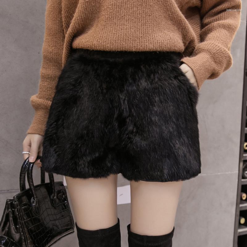 Women' Shorts Winter Warm Fur 2023 Women Thermal Wool Short Trousers Fashion Casual Black Luxurious High Street Clothing
Women' Shorts Winter Warm Fur 2023 Women Thermal Wool Short Trousers Fashion Casual Black Luxurious High Street Clothing