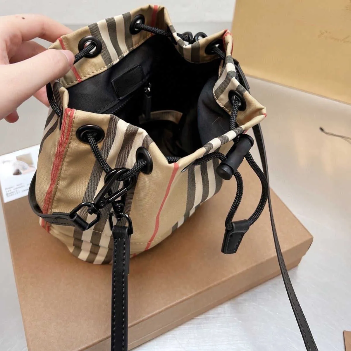 Designer Luxury Bags For Women High Quality Brown Crossbody Handbags Vintage Leather Wallet Paris Plaid The Totes Bag Fashion Purses HJ2H
Designer Luxury Bags For Women High Quality Brown Crossbody Handbags Vintage Leather Wallet Paris Plaid The Totes Bag Fashion Purses HJ2H