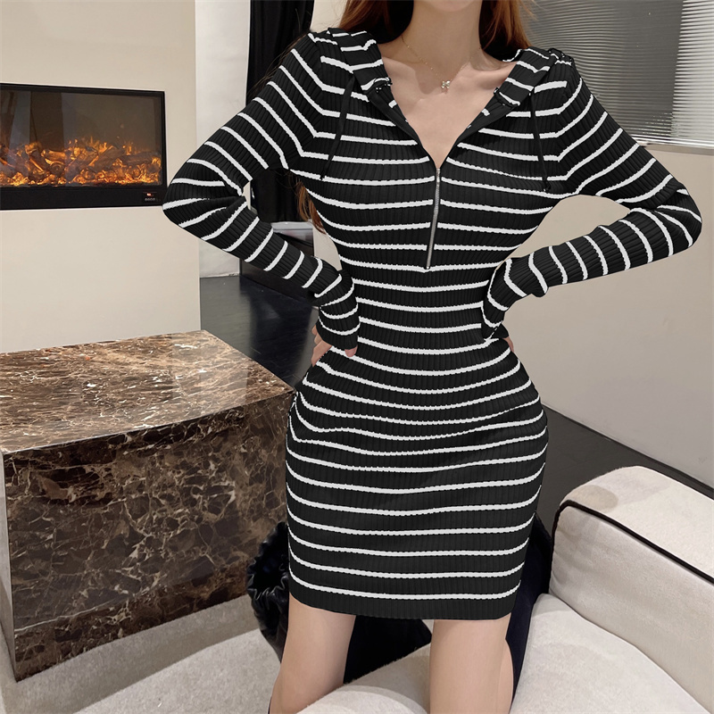 Casual Dresses Sexy Mini Casual Zip Striped Hooded Dress Bodycon Hip Slim Black White Contrast Sweater Dress Vestido 230316