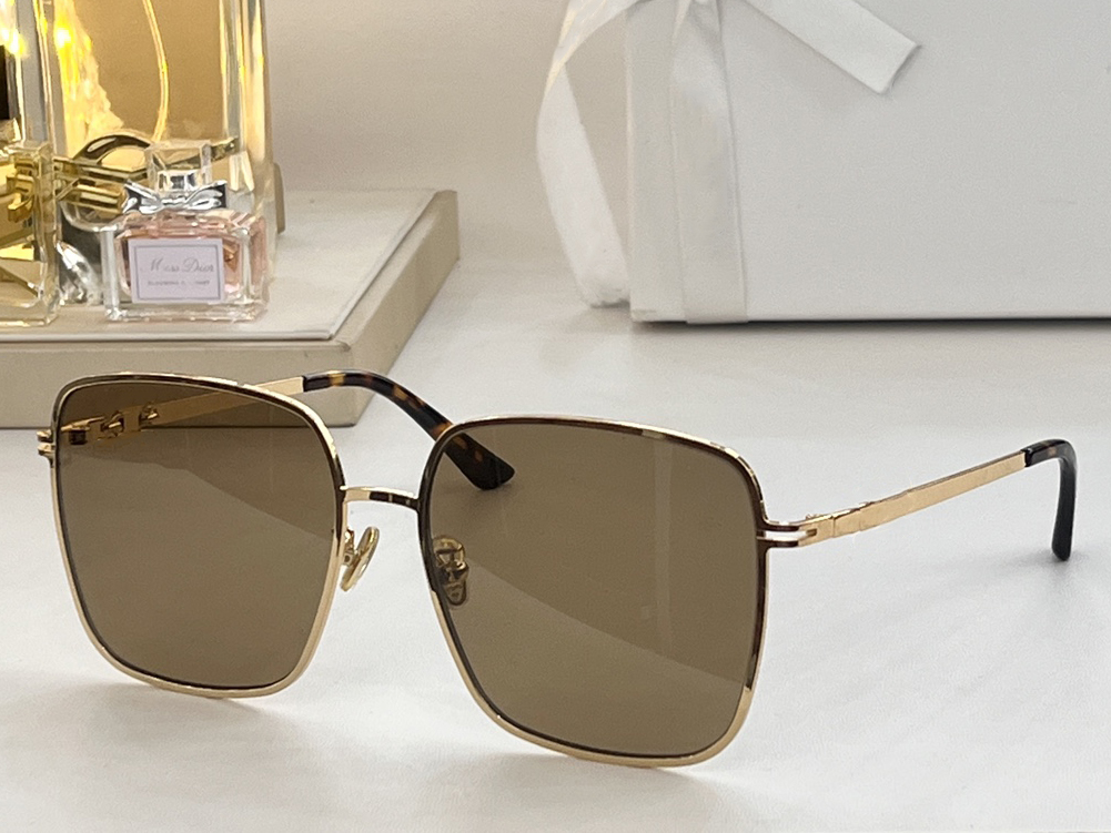 Sunglasses For Men Women Summer Designers Style Anti-Ultraviolet Retro Plate Full Frame Random Box
Sunglasses For Men Women Summer Designers Style Anti-Ultraviolet Retro Plate Full Frame Random Box