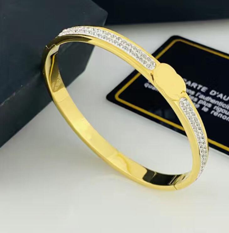 Designer Classics Bracelet For Unisex Full Diamond Gold Letters Brand Bracelets Gifts Mens Women Stainless Stee Love Bracelets Hip-hop Jewelry
Designer Classics Bracelet For Unisex Full Diamond Gold Letters Brand Bracelets Gifts Mens Women Stainless Stee Love Bracelets Hip-hop Jewelry