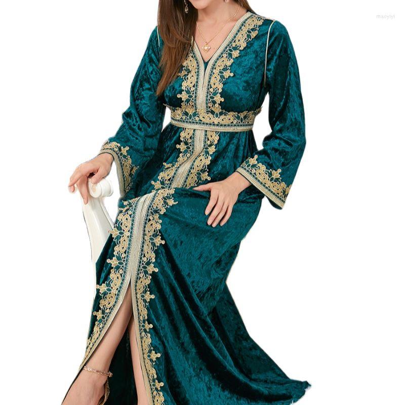 Ethnic Clothing Winter Abaya Velvet Long Dress Floral Embroidery Guipure Lace Panel Belted Elegant Split Hem Robe Burkini Muslim Woman
Ethnic Clothing Winter Abaya Velvet Long Dress Floral Embroidery Guipure Lace Panel Belted Elegant Split Hem Robe Burkini Muslim Woman