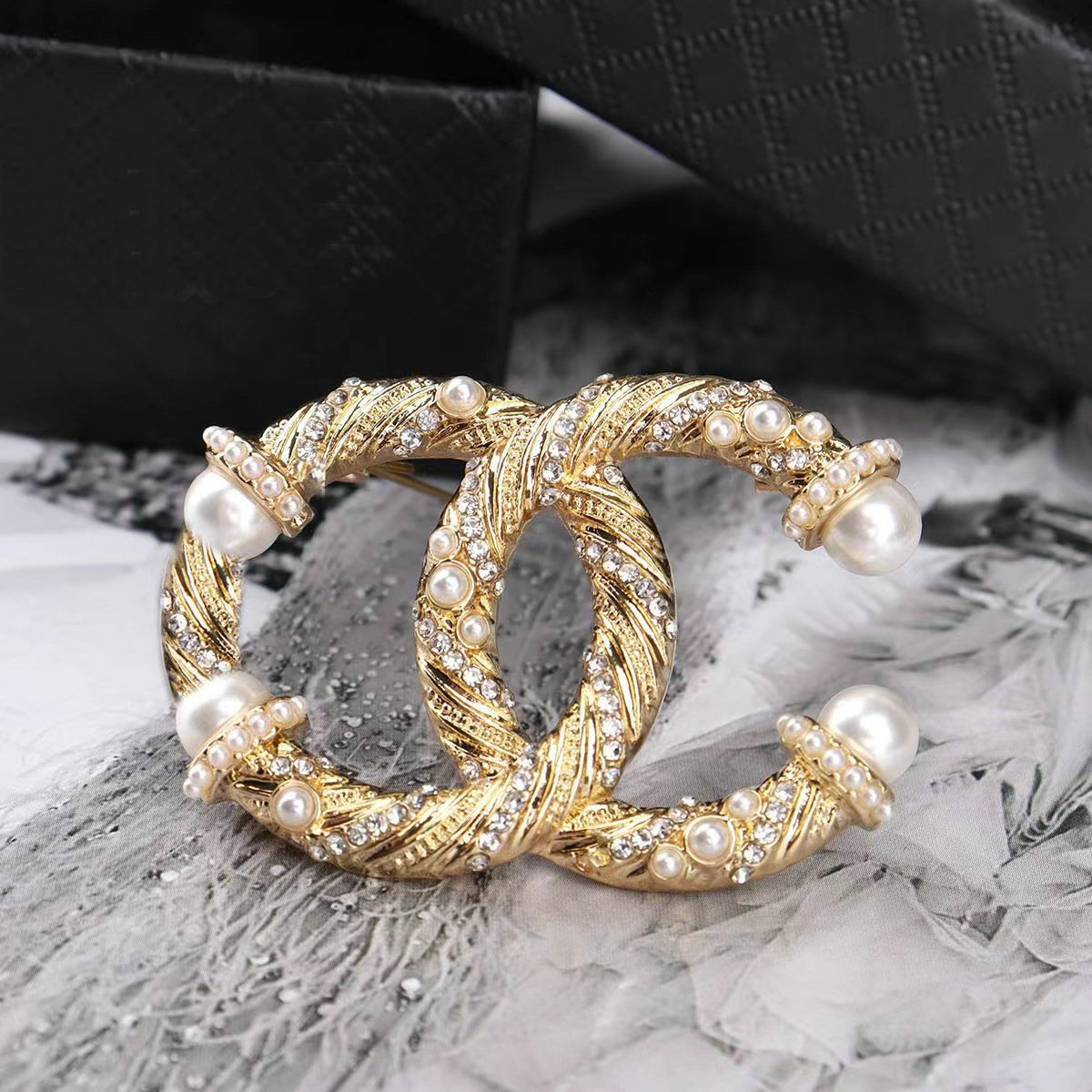 Luxury Brand Design Brooch Rhinestone Brooches Sweater Suit Brought Pin Clothing Accessories Jewelry
Luxury Brand Design Brooch Rhinestone Brooches Sweater Suit Brought Pin Clothing Accessories Jewelry