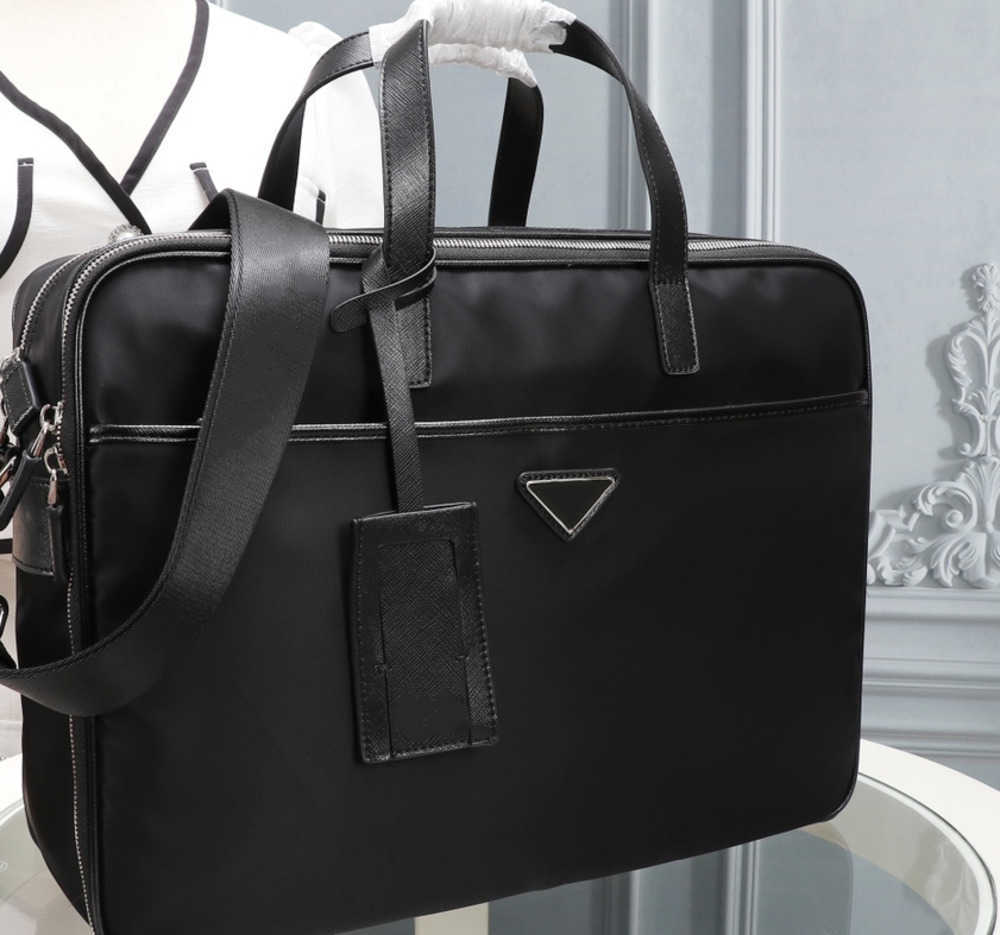 new 2023 Men's Black Designer Briefcase Laptop Bags Large Capacity Retro Fashion brand mens Office Handbag
new 2023 Men's Black Designer Briefcase Laptop Bags Large Capacity Retro Fashion brand mens Office Handbag