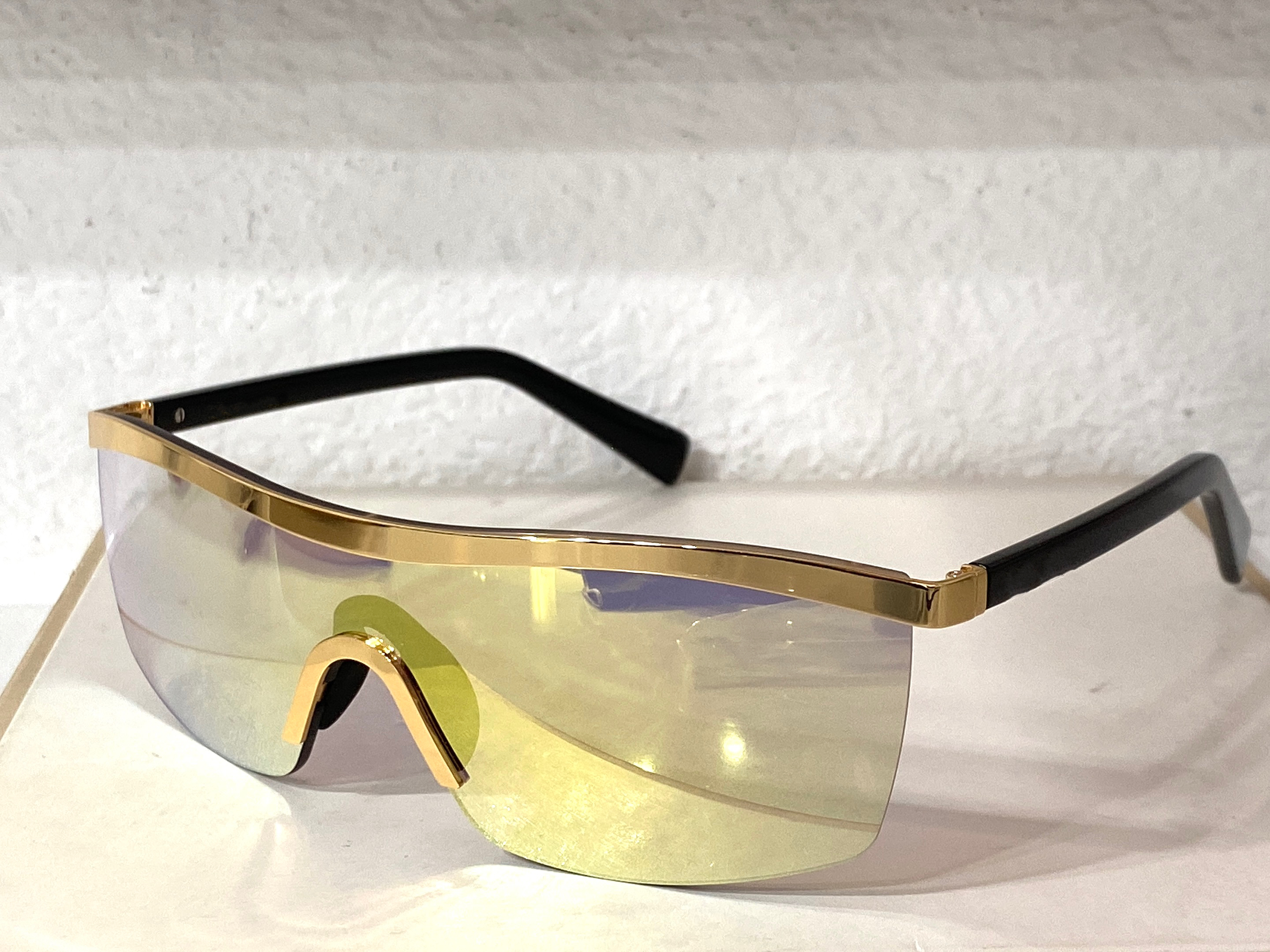 New fashion designer sunglasses women's metal half pull wind super cool cool summer UV protection band case 0608
New fashion designer sunglasses women's metal half pull wind super cool cool summer UV protection band case 0608