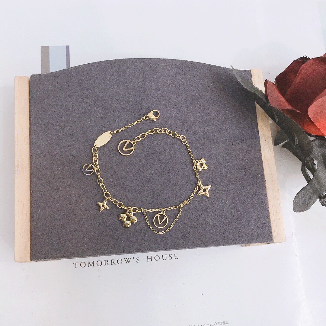 designer bracelet Jewelry Silver Black Leather Bracelets Charm Bracelet For Women Wide Hand Strap Brown Flower Pattern Gold Logo Stamp Printed Fashion Gift
designer bracelet Jewelry Silver Black Leather Bracelets Charm Bracelet For Women Wide Hand Strap Brown Flower Pattern Gold Logo Stamp Printed Fashion Gift