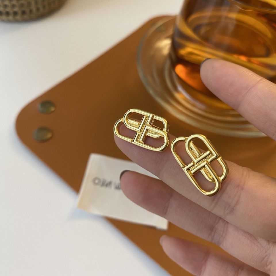 Designer Jewelry b Earrings Paris Earrings Double Gold Silver Two Color Classic Commuter Earrings Female
Designer Jewelry b Earrings Paris Earrings Double Gold Silver Two Color Classic Commuter Earrings Female