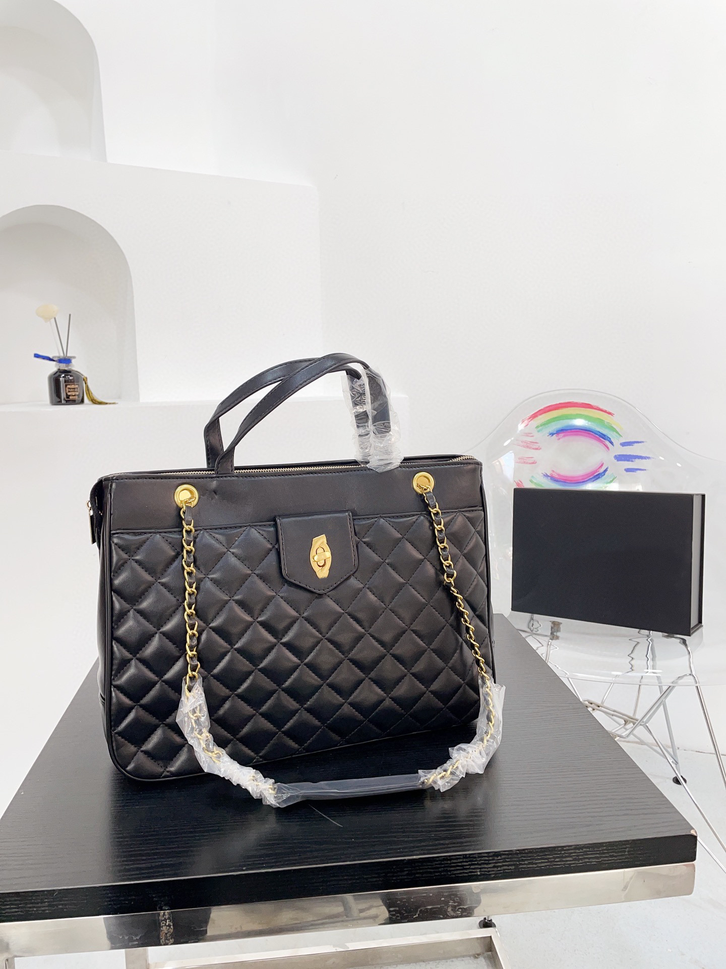 Fashion Tote Women Bag Large Capacity Shoulder Bag Designer Diamond Plaid Cowhide Metal Logo Chain Cowhide Leather Luxury Commuter Bag, Black
Fashion Tote Women Bag Large Capacity Shoulder Bag Designer Diamond Plaid Cowhide Metal Logo Chain Cowhide Leather Luxury Commuter Bag, Black