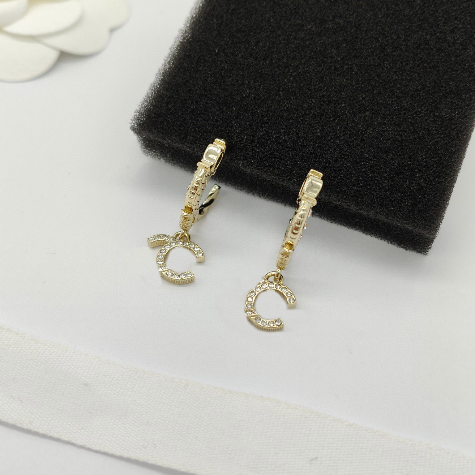 2023 Luxury quality Charm animal shape design drop earring with diamond in 18k gold plated have box stamp PS7613A
2023 Luxury quality Charm animal shape design drop earring with diamond in 18k gold plated have box stamp PS7613A