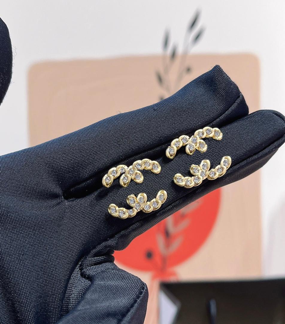 Premium Brand Diamond Stud Earring Designer Girl039s Love Earrings Luxury Fashion Jewelry Earring Gift Youth Accessories Art De5125517
Premium Brand Diamond Stud Earring Designer Girl039s Love Earrings Luxury Fashion Jewelry Earring Gift Youth Accessories Art De5125517