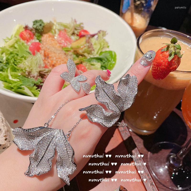 Chains Bright Geometric Leaves Gem Necklace Designer 18K Gold Plating Pointed Crystal Zircon Ring Mid-Ancient Suit
Chains Bright Geometric Leaves Gem Necklace Designer 18K Gold Plating Pointed Crystal Zircon Ring Mid-Ancient Suit