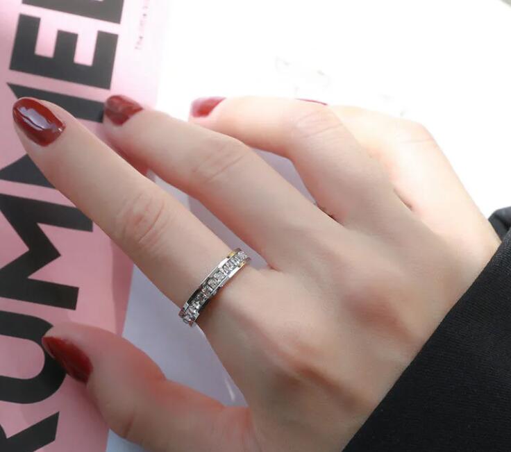 2022 Designers ring fashion luxury Classic Diamond Rings Sterling Silver women's jewelry Versatile jewelrys Wedding gift Lovers Anniversary style good
2022 Designers ring fashion luxury Classic Diamond Rings Sterling Silver women's jewelry Versatile jewelrys Wedding gift Lovers Anniversary style good