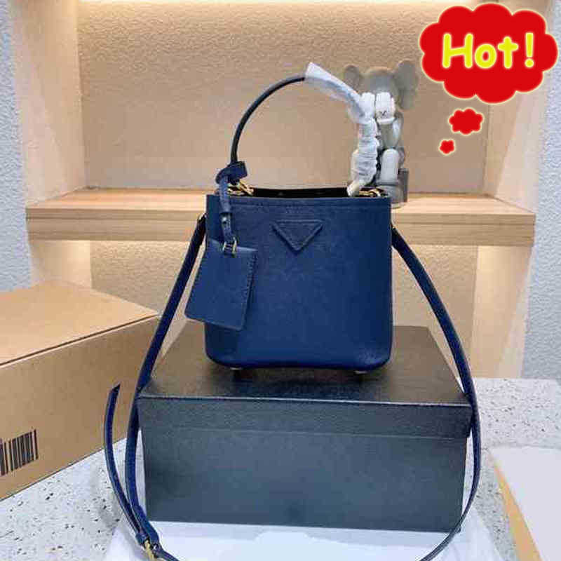 Prads totes designer handbag women bag Handbags Prade the Tote bags Luxuries designers womens crossbody Handbag Shoulder 7A high quality purses wallet EHNY
Prads totes designer handbag women bag Handbags Prade the Tote bags Luxuries designers womens crossbody Handbag Shoulder 7A high quality purses wallet EHNY