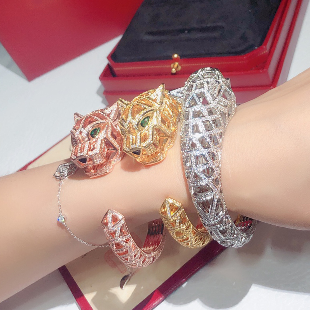 panthere bangle Charm bangle for woman designer diamond Emerald Gold plated 18K T0P quality official reproductions classic style luxury anniversary gift 020
panthere bangle Charm bangle for woman designer diamond Emerald Gold plated 18K T0P quality official reproductions classic style luxury anniversary gift 020
