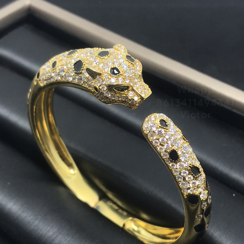 panthere bangle Charm bangle for woman designer diamond Emerald Gold plated 18K T0P quality highest counter quality classic style luxury anniversary gift 013
panthere bangle Charm bangle for woman designer diamond Emerald Gold plated 18K T0P quality highest counter quality classic style luxury anniversary gift 013