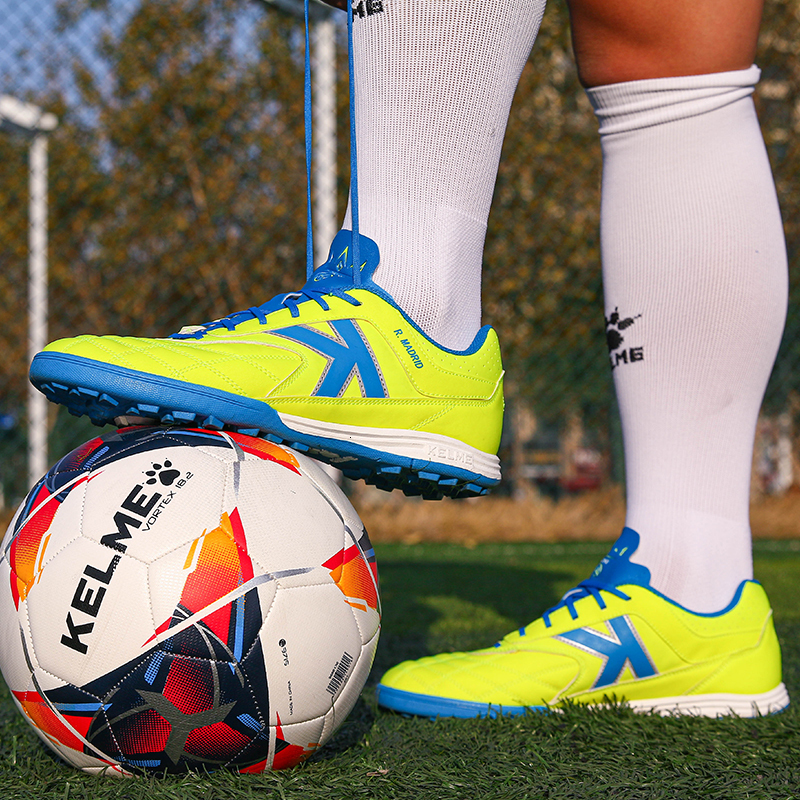 Dress Shoes KELME Men Soccer Shoes Anti-Slippery Futsal Kid Football Sneakers Indoor Sports Shoes Professional Training TF Shoes ZX90111053 230316, Blue football boots
Dress Shoes KELME Men Soccer Shoes Anti-Slippery Futsal Kid Football Sneakers Indoor Sports Shoes Professional Training TF Shoes ZX90111053 230316, Blue football boots