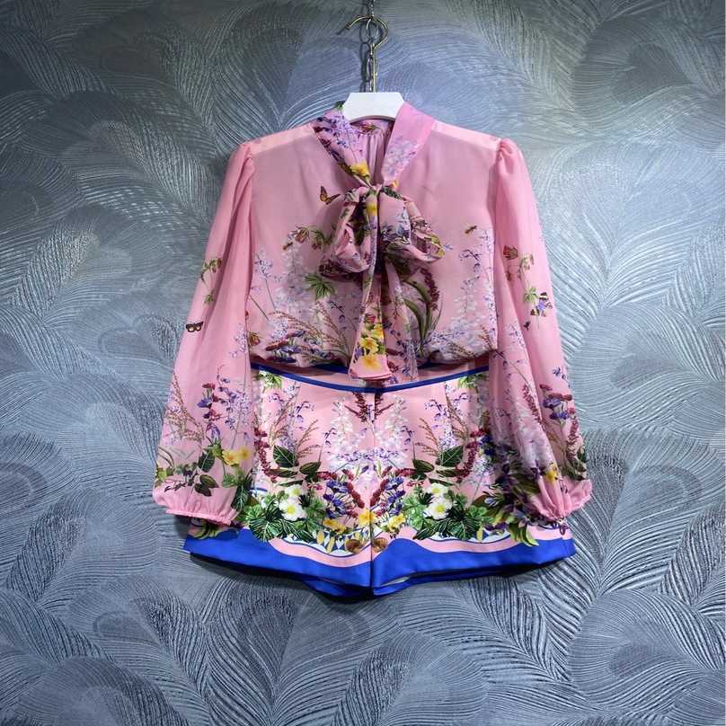 Designer Womens 2023 Spring New two pics suit Bowtie Print Shirt with Shorts Set High quality disign clothes, Pink4
Designer Womens 2023 Spring New two pics suit Bowtie Print Shirt with Shorts Set High quality disign clothes, Pink4